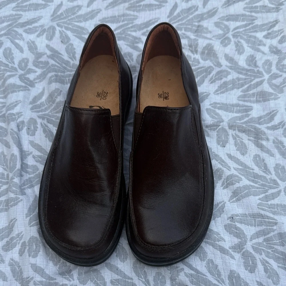 Men's Brown Leather Slip-On Shoes - Picture 3 of 4
